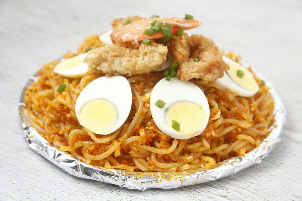 Freshly cooked Filipino food called Pancit Malabon